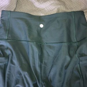 super cute and lightly worn leggings, no damages!